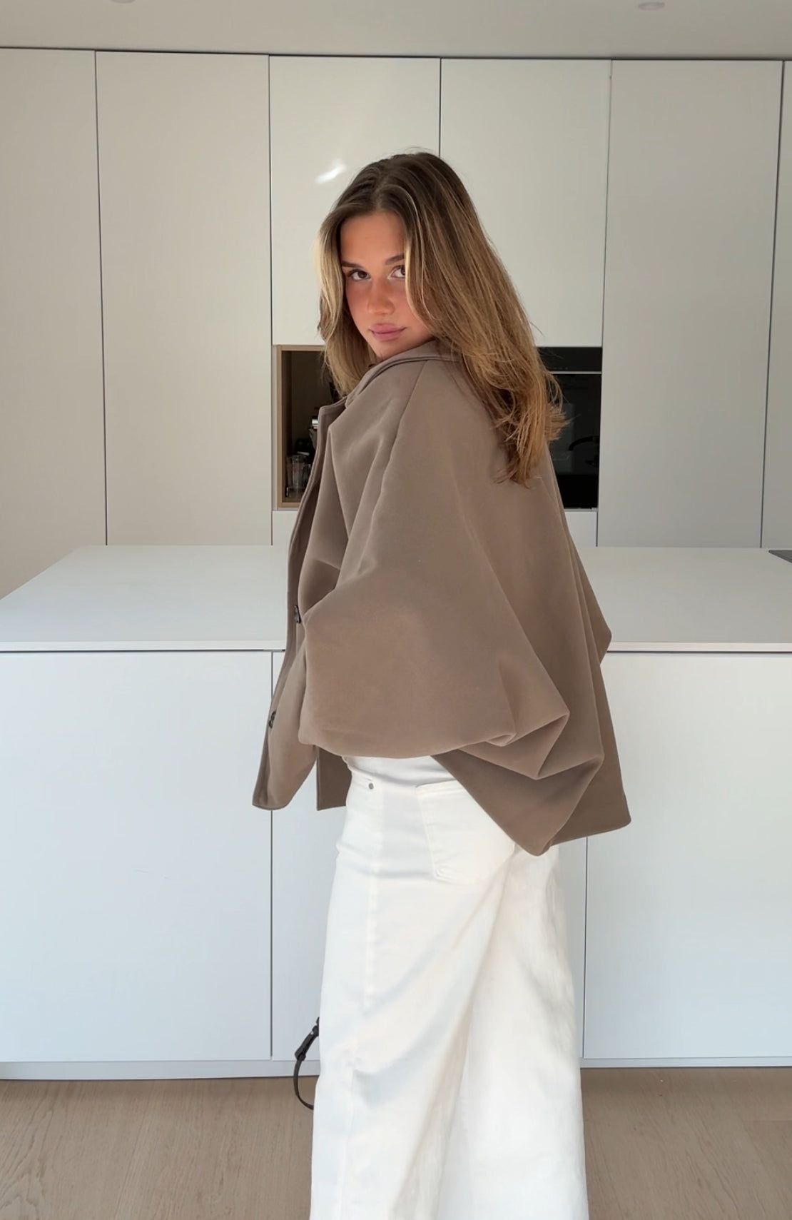 CHAQUETA OVERSIZE COLOR CANELA