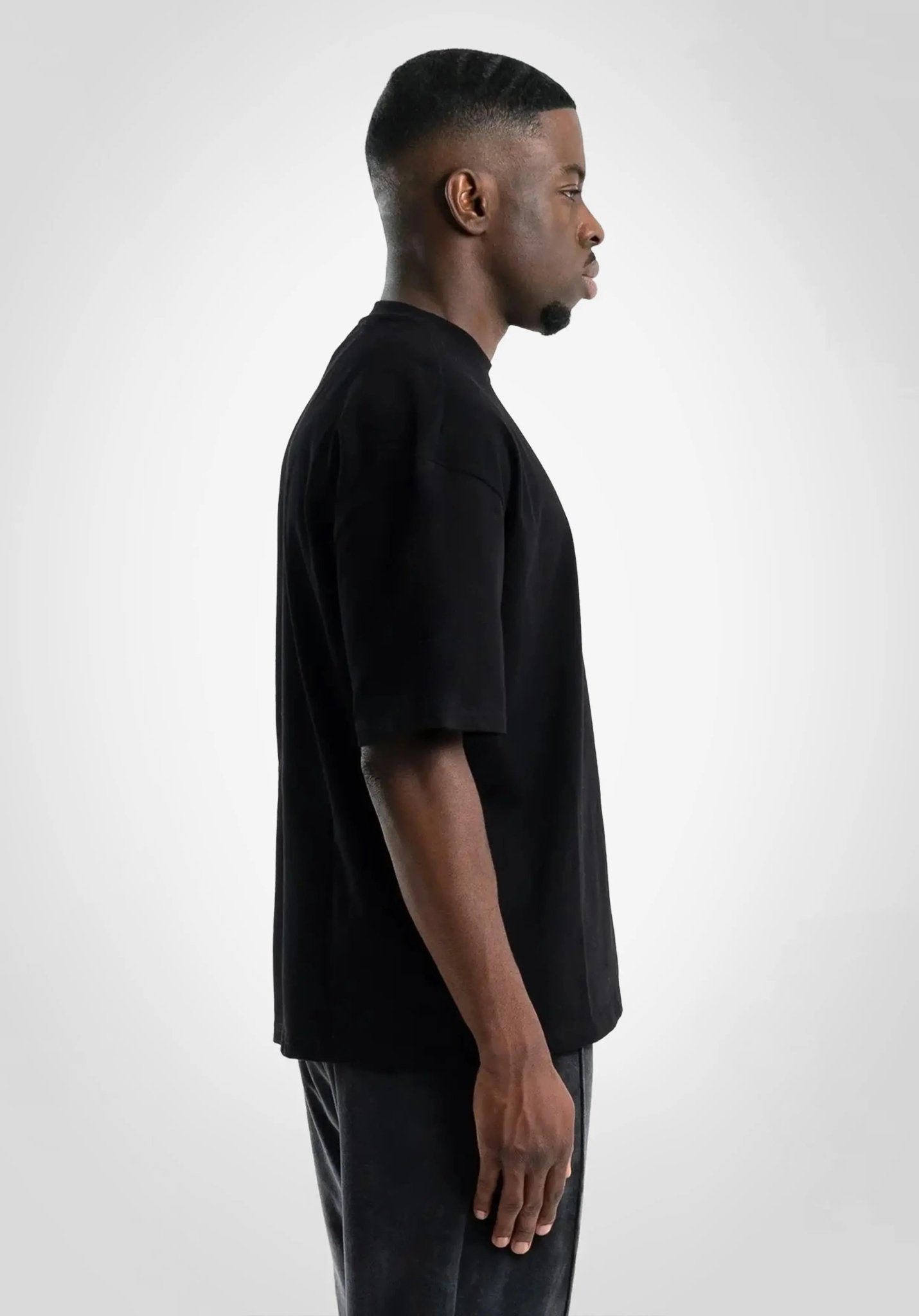 CAMISETA NEGRA OVERSIZE