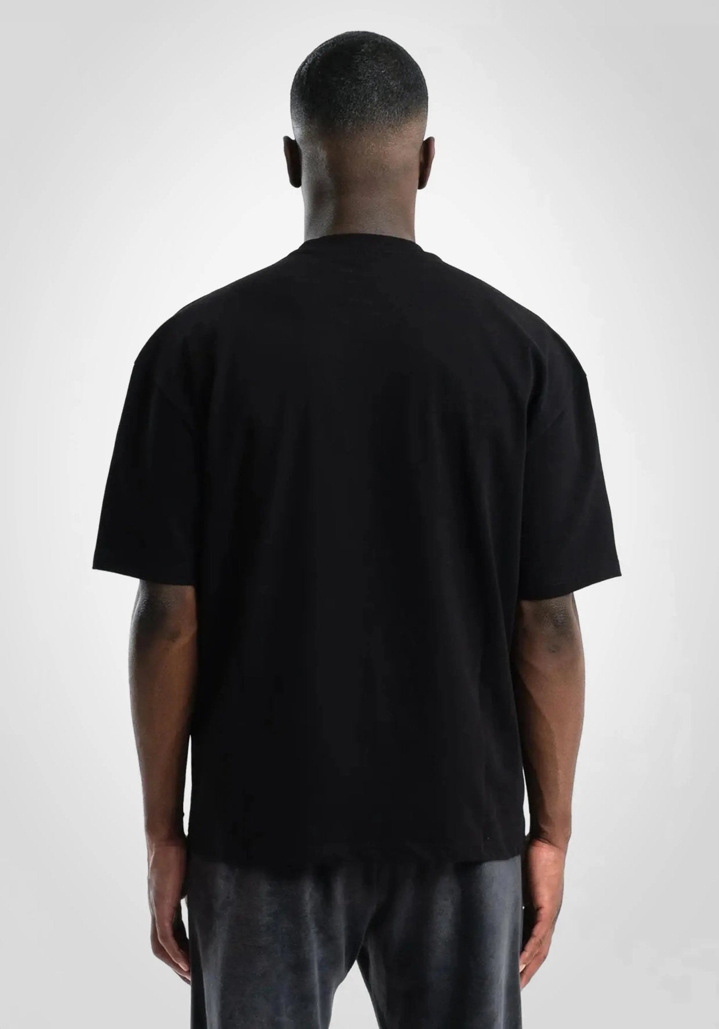 CAMISETA NEGRA OVERSIZE