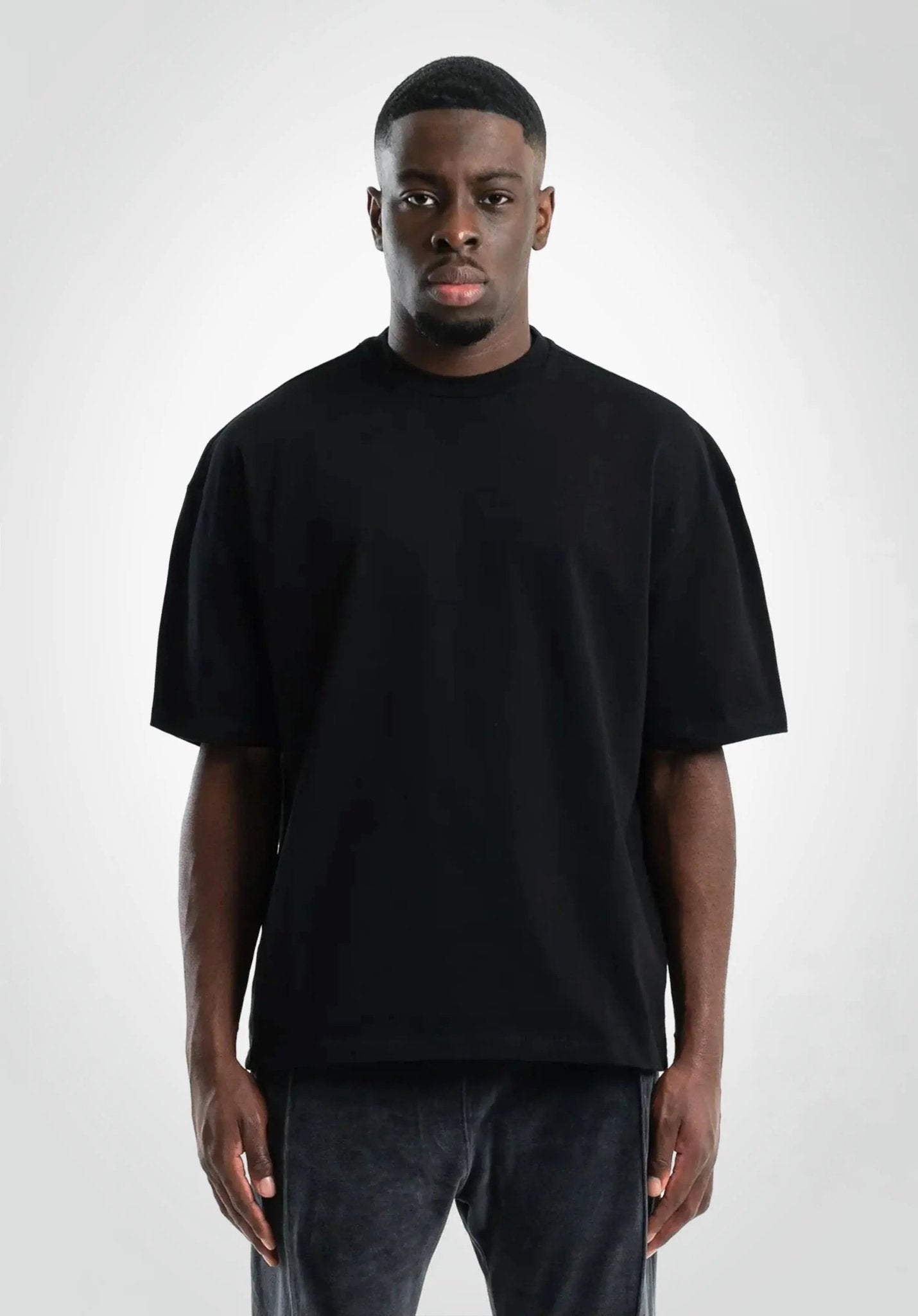 CAMISETA NEGRA OVERSIZE